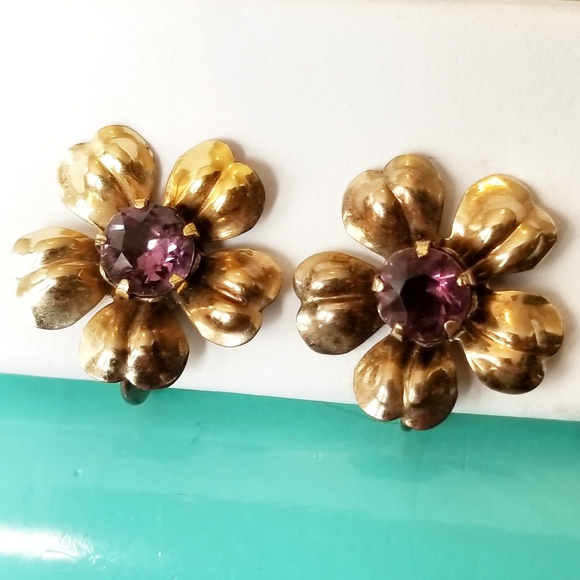 Vintage Jewelry - Vintage Van Dell flower earrings screwback gold fill purple floral